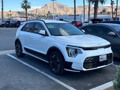 Snow White Pearl 2024 Kia Niro EV Wind
