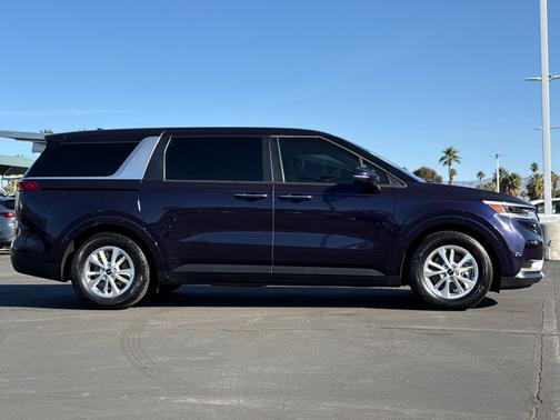 2023 Kia Carnival LX