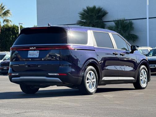 2023 Kia Carnival LX