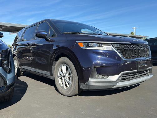 2023 Kia Carnival LX