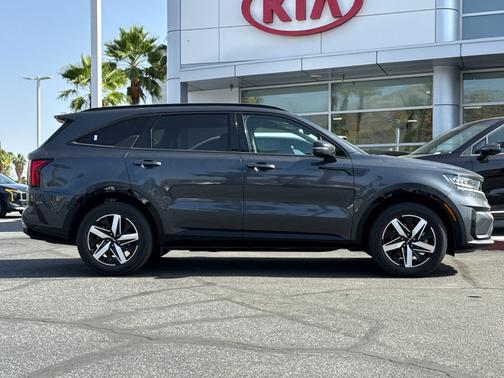 Grey 2023 Kia Sorento S