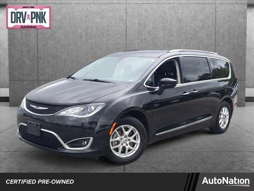 Photo 1 of 26 of 2020 Chrysler Pacifica Touring-L