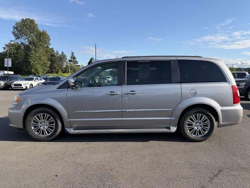 Billet Silver Metallic Clearcoat 2014 Chrysler Town & Country Touring-L