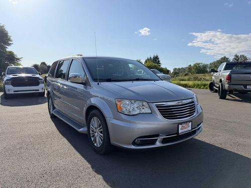 Billet Silver Metallic Clearcoat 2014 Chrysler Town & Country Touring-L