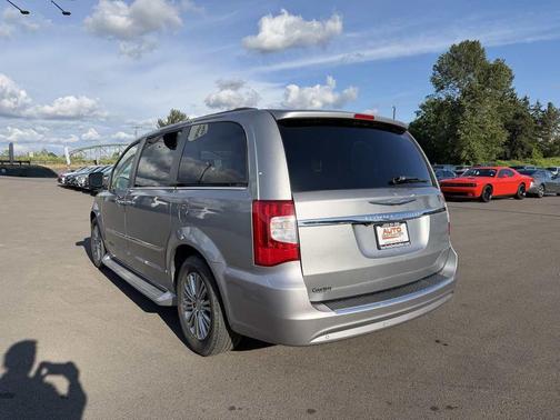 Billet Silver Metallic Clearcoat 2014 Chrysler Town & Country Touring-L