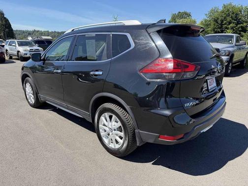 Magnetic Black 2017 Nissan Rogue SL