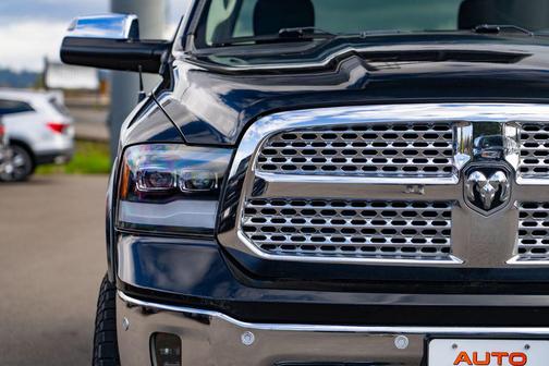 Brilliant Black Crystal Pearlcoat 2017 RAM 1500 Big Horn