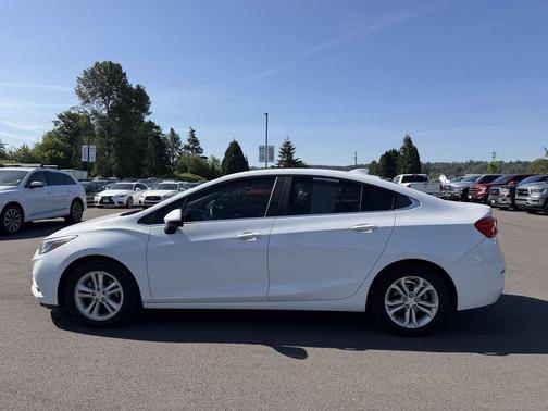 Summit White 2017 Chevrolet Cruze LT