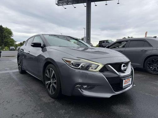 Gun Metallic 2017 Nissan Maxima 3.5 Platinum