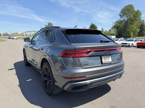 Daytona Gray Pearl Effect 2020 Audi Q8 55 Premium Plus