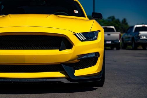 2016 Ford Shelby GT350 Base