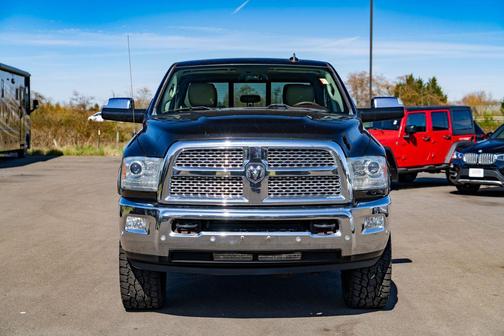 Brilliant Black Crystal Pearlcoat 2016 RAM 3500 Laramie
