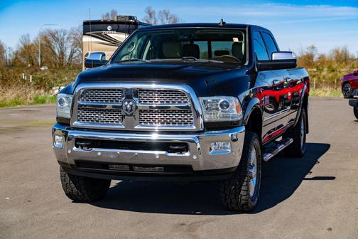 Brilliant Black Crystal Pearlcoat 2016 RAM 3500 Laramie