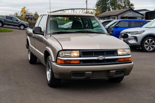 1998 Chevrolet S-10 Base