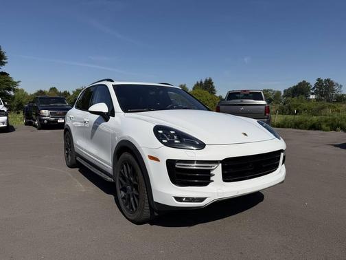 Carrara White Metallic 2016 Porsche Cayenne Turbo S