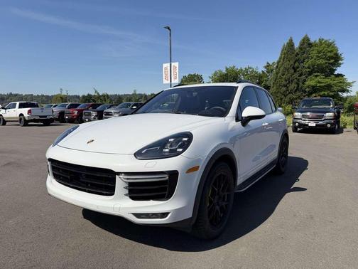 Carrara White Metallic 2016 Porsche Cayenne Turbo S