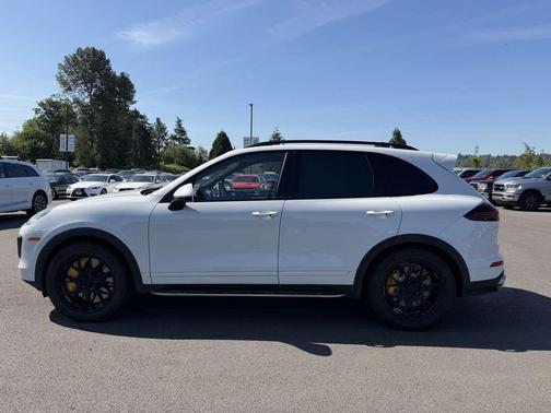 Carrara White Metallic 2016 Porsche Cayenne Turbo S
