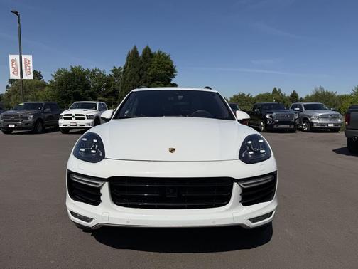 Carrara White Metallic 2016 Porsche Cayenne Turbo S
