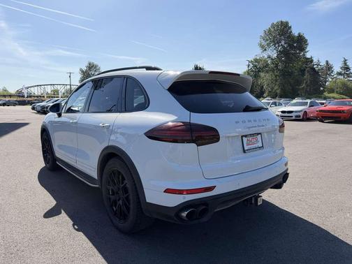 Carrara White Metallic 2016 Porsche Cayenne Turbo S