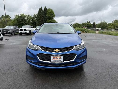 Blue 2018 Chevrolet Cruze LT