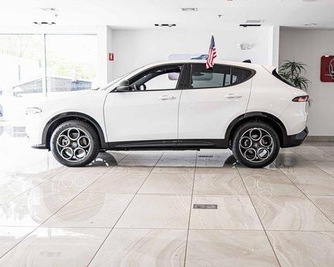 2025 Alfa Romeo Tonale Base