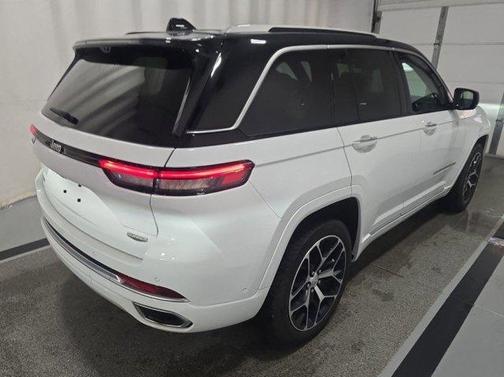 2023 Jeep Grand Cherokee Summit