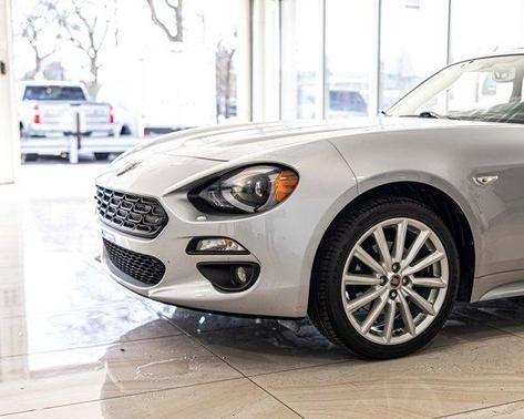 Chiaro Silver Metallic 2018 FIAT 124 Spider Lusso