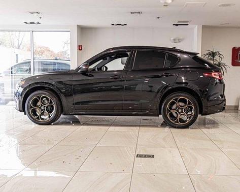 2025 Alfa Romeo Stelvio Base