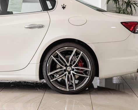 2023 Maserati Quattroporte Modena Q4