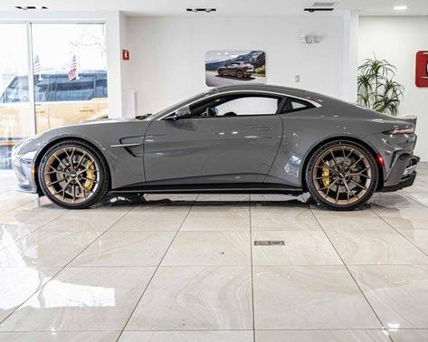 2025 Aston Martin Vantage Base