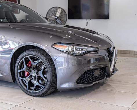 Vesuvio Gray Metallic 2022 Alfa Romeo Giulia Ti