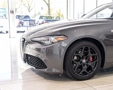 Vesuvio Gray Metallic 2022 Alfa Romeo Giulia Ti