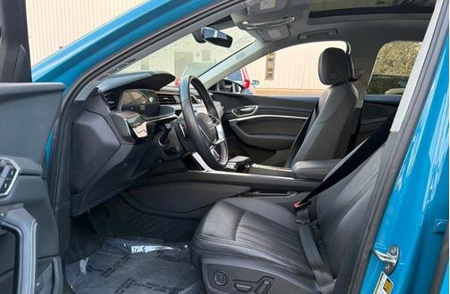 2019 Audi e-tron Premium Plus