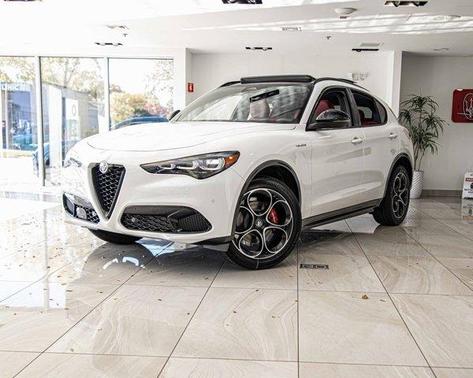 2025 Alfa Romeo Stelvio Base