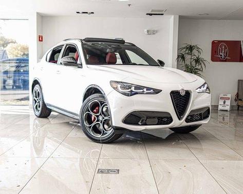 2025 Alfa Romeo Stelvio Base