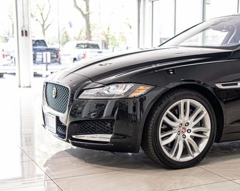 Ultimate Black 2017 Jaguar XF 35t Prestige