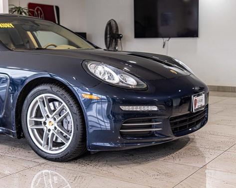 2016 Porsche Panamera 4