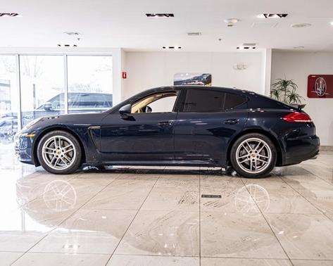 2016 Porsche Panamera 4
