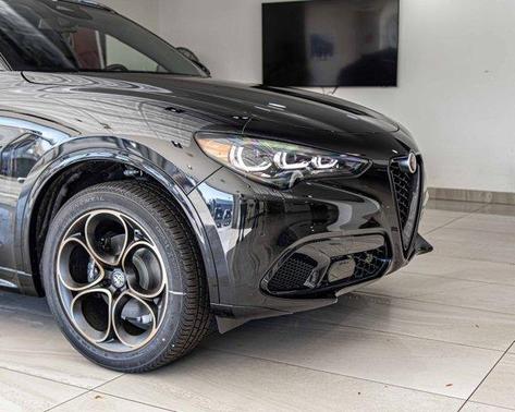 2025 Alfa Romeo Stelvio Base