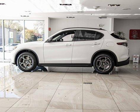 2025 Alfa Romeo Stelvio Base