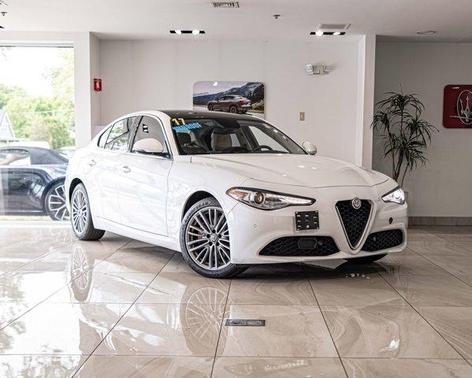 White Tri-Coat 2017 Alfa Romeo Giulia Ti