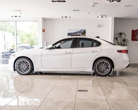 White Tri-Coat 2017 Alfa Romeo Giulia Ti