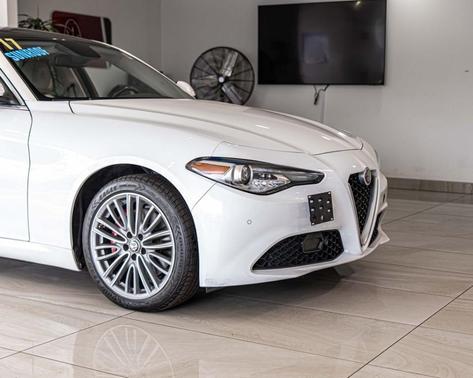 White Tri-Coat 2017 Alfa Romeo Giulia Ti