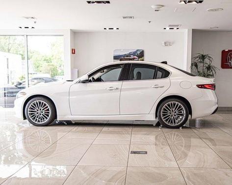 White Tri-Coat 2017 Alfa Romeo Giulia Ti