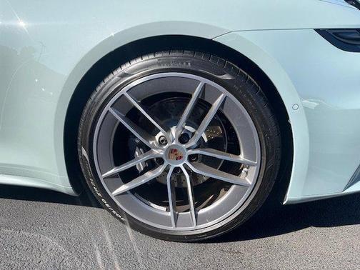 2025 Porsche 911 Carrera