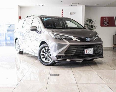 2024 Toyota Sienna LE