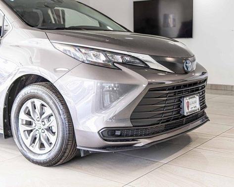 2024 Toyota Sienna LE