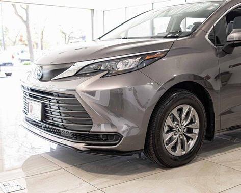 2024 Toyota Sienna LE