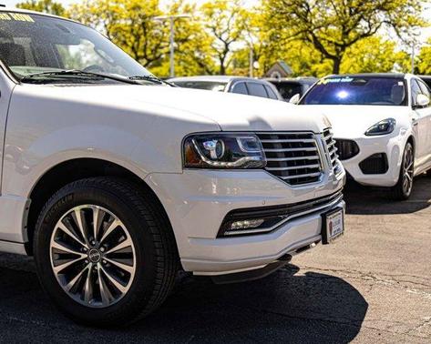 White Platinum Clearcoat 2017 Lincoln Navigator L Select
