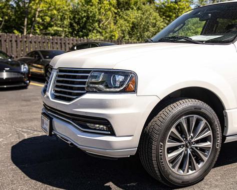 White Platinum Clearcoat 2017 Lincoln Navigator L Select